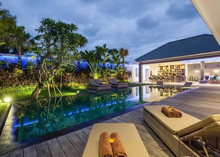 Spacious 4 Bedroom Villa Seminyak Garden And Pool