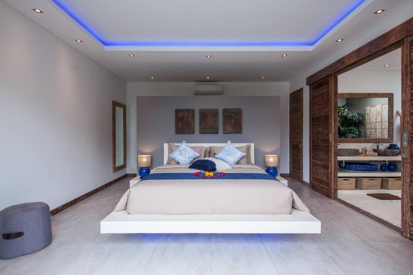 Villa Spacious 4 Bedroom Garden And Pool