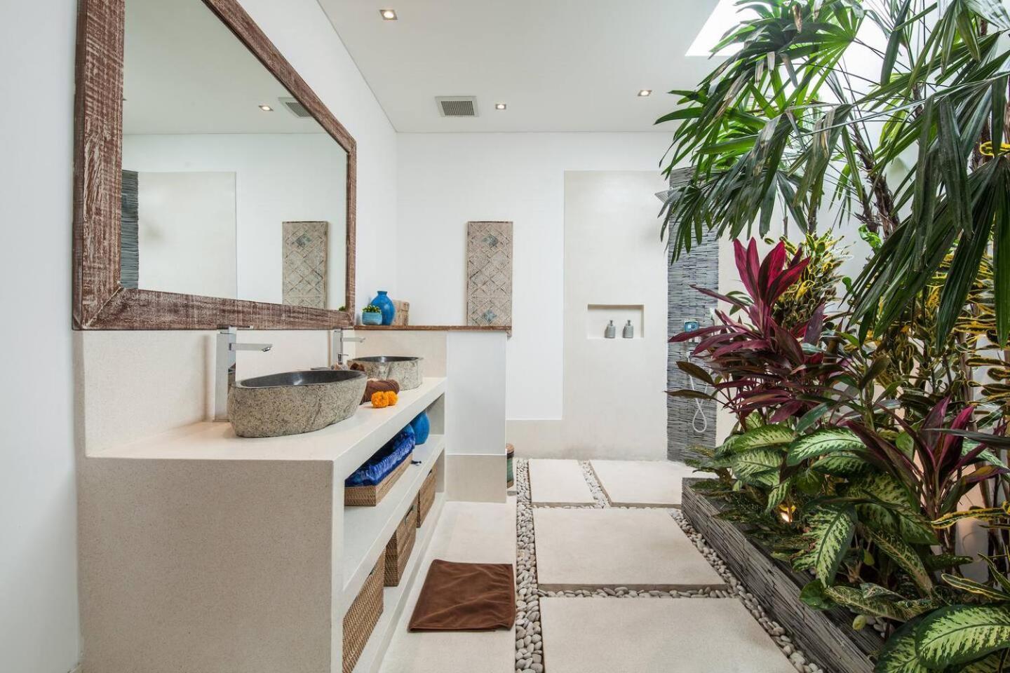 Spacious 4 Bedroom Garden And Pool * Seminyak (Bali)