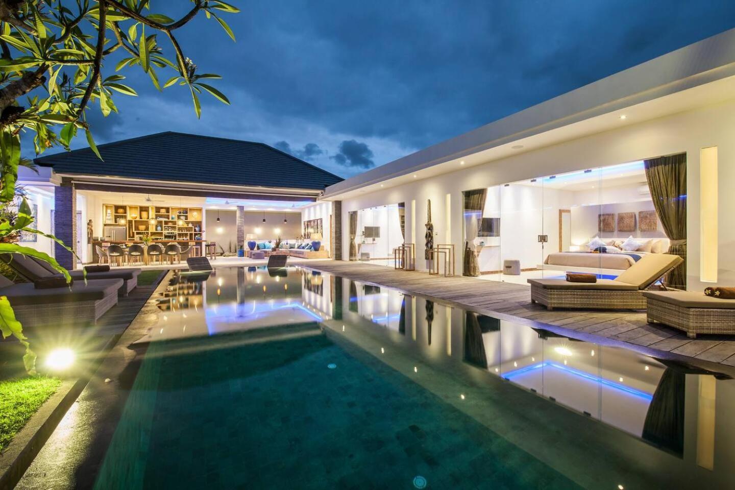 Villa Spacious 4 Bedroom Garden And Pool Seminyak (Bali)