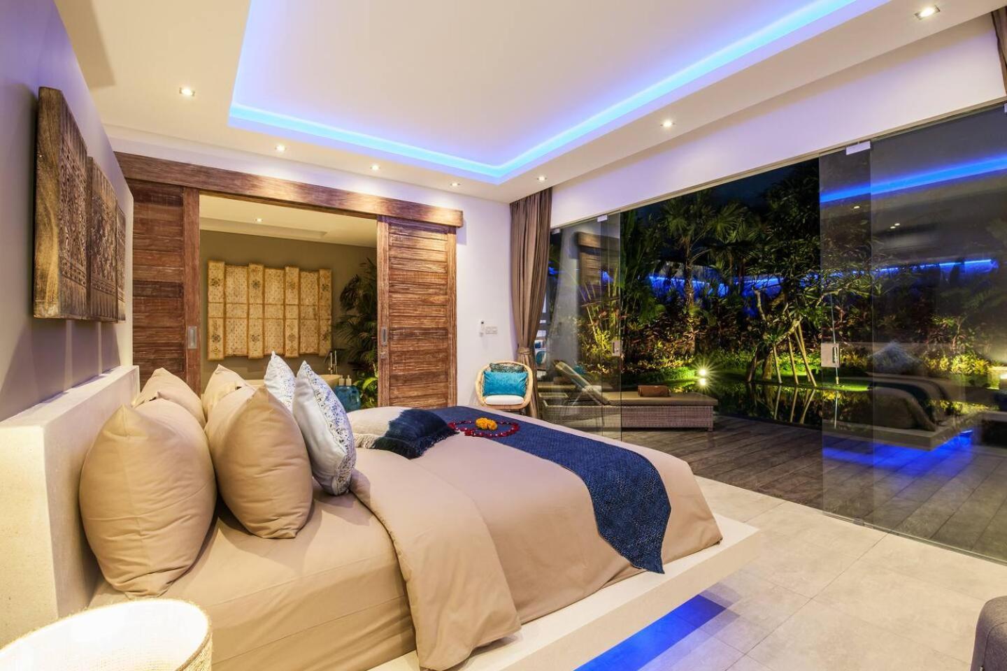 Spacious 4 Bedroom Garden And Pool Villa