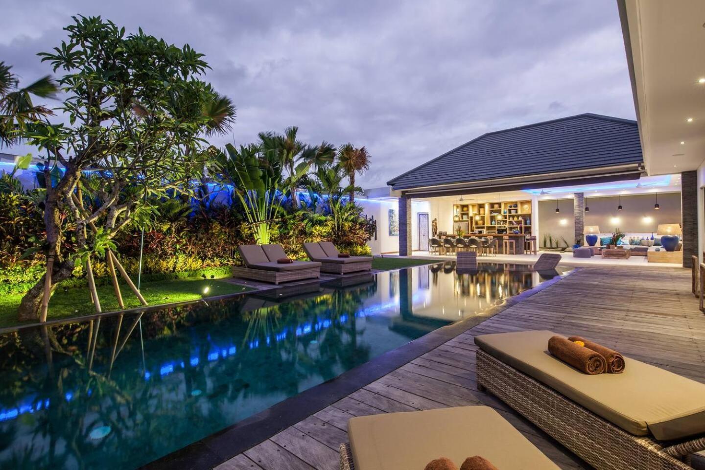 Spacious 4 Bedroom Garden And Pool Villa Seminyak (Bali)